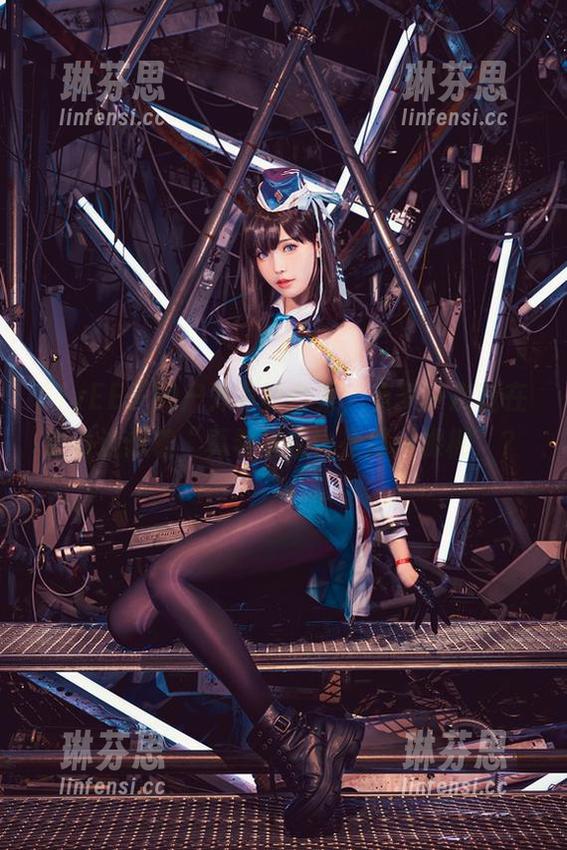 ElyEE子的户外写真合集，有多少次我在边看边想着“真希望我也是那一棵树”？