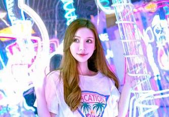 Feilin嗲囡囡 – 陈雅漫VICKY的短裙最新图集，不小心让人多看几眼，嘿嘿