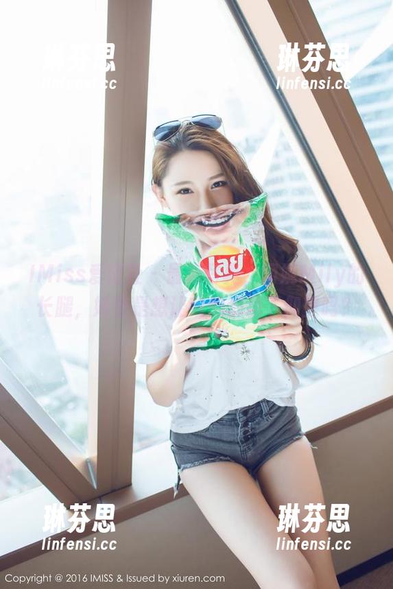 IMiss爱蜜社 - 最新写真，闵妮Mily的长腿，她这是想让我们都跪下仰望吗？