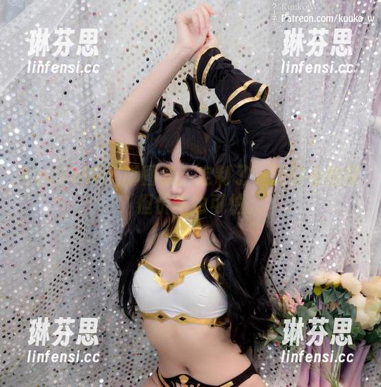 KuukoW美脚图集：定制了一双好看的腿，但价格也可怕。
