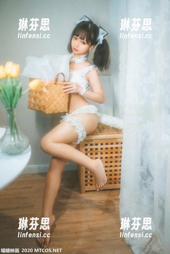 这边是喵糖映画的猫咪眼镜妹仆人装图集，喔，仆人装？可我们也满分playful，下载起来吧！