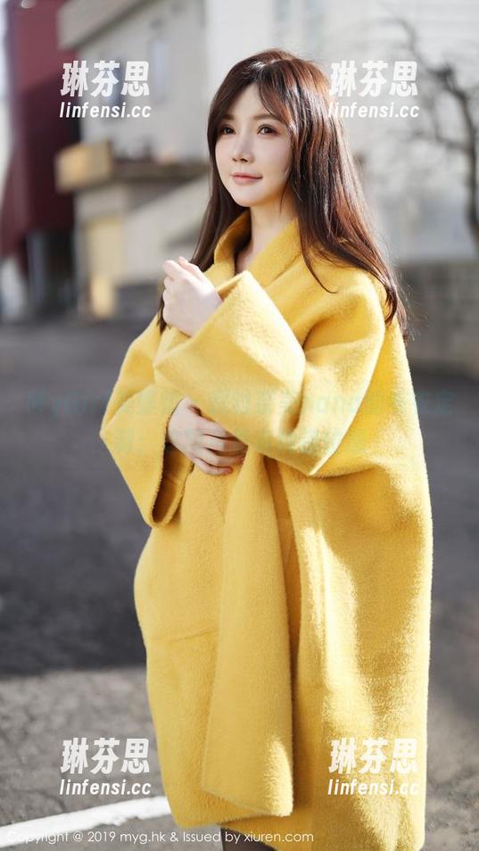 MyGirl美媛馆-奈美nana MyGirl美媛馆 - 探讨奈美nana的毛衣定制:这图片竟有种错位感