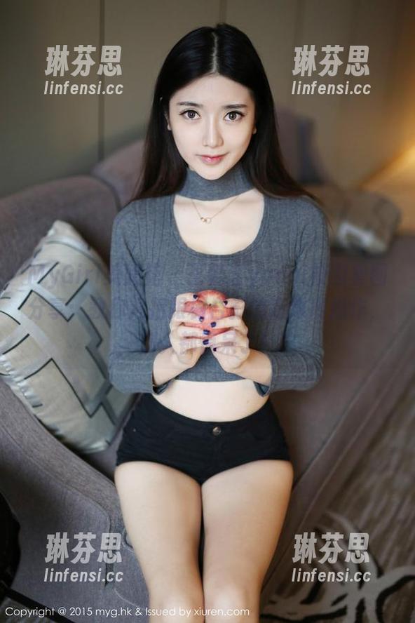 MyGirl美媛馆 - 王馨瑶yanni校园套图分享：教你几招跟树合影的高难度操作，别人都惊呆了！