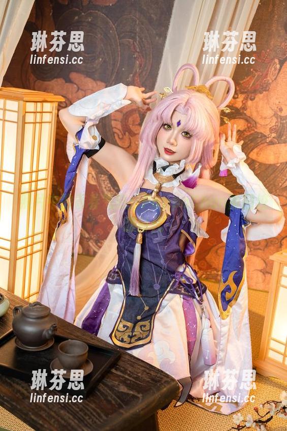 照片中的青春气息：PoppaChan重回校服时代