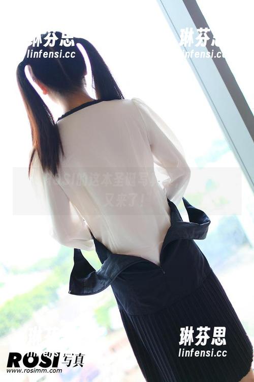 唉，ROSI的这本圣诞写真集，下载欲望又来了！