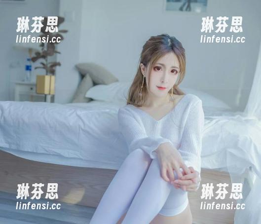 燃起你的好奇——Sakiiii翎柒的睡衣写真集资源，带你窥探她的私密时光！
