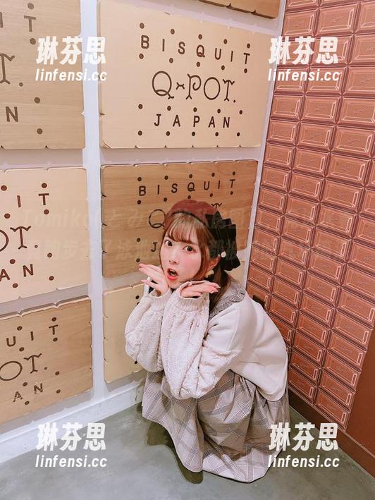Tomiko(とみこ)的私房图包，竞泳水着竟跑步去了泳池边？水都被她的气场搞混了！