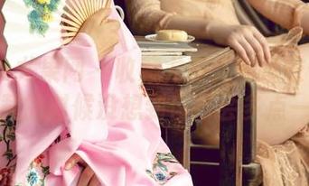 UGirls尤果网 – 收藏尤菲儿的泳衣作品集，下载的时候没想到自己会多点一张。