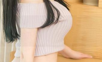 UGirls尤果网 – 图包中的小宇宙：黛斯羽的自拍写真，等你来发掘