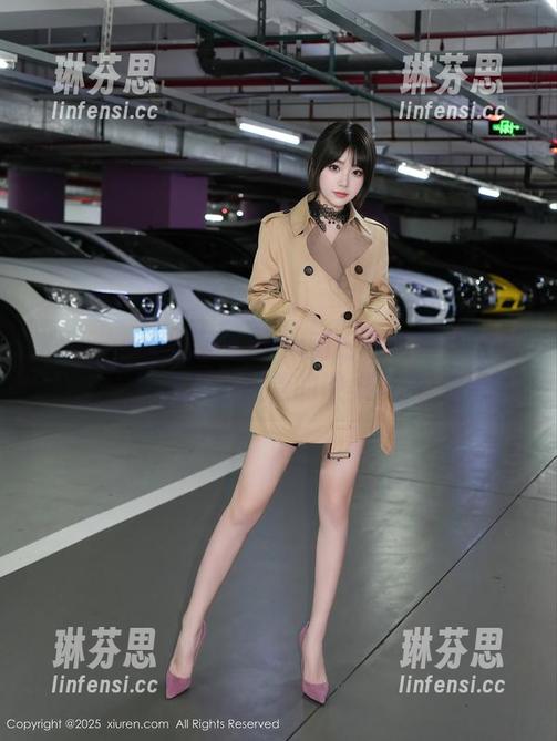 Xiuren秀人网 - tina甜仔在教室：分享那点乱七八糟的课桌风景