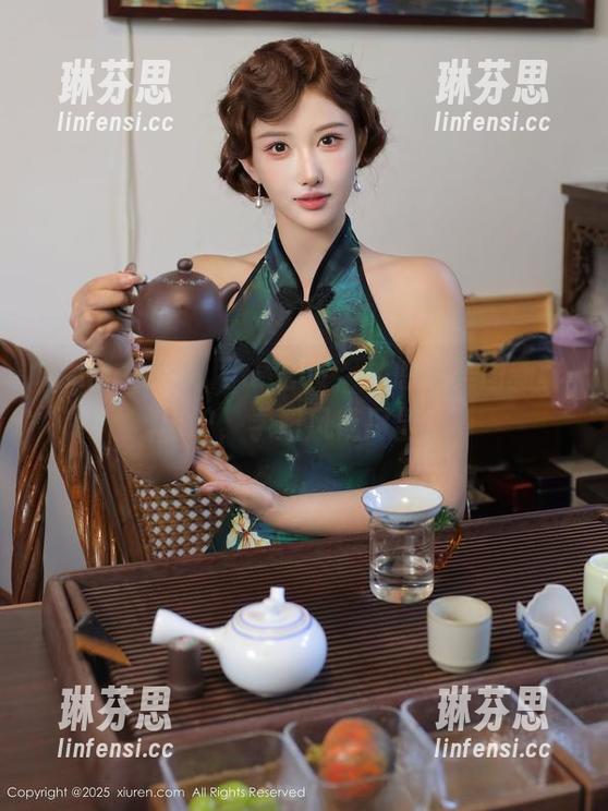 Xiuren秀人网 - 各位，林悠悠美图新鲜出炉，学姐风范尽显！