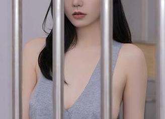 Xiuren秀人网 – 听说“舌尖上的菊花ace”在线，泳池里别样的美图体验