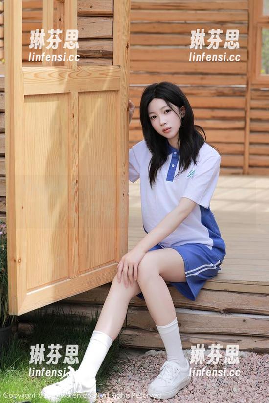 Xiuren秀人网 - 私房里的赵可欣baby，兔子耳朵也拿捏得有点范儿