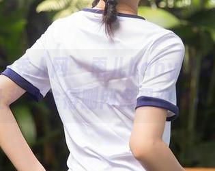 Xiuren秀人网 – 雨儿baby的礼服美到让我不舍得删网盘里的照片。