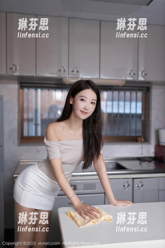 Xiuren秀人网 - 雨瞳Yoyo的趣味办公室：当秘书遇袭，获取新资源！