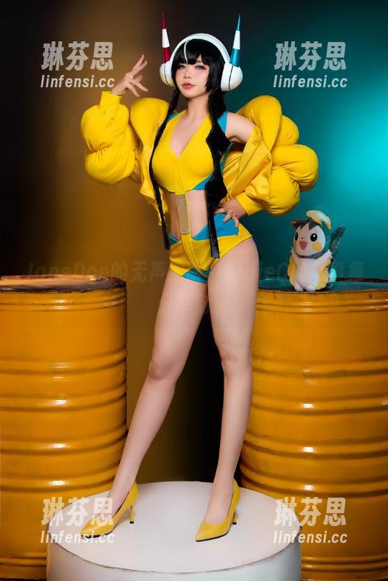 JaneDoe的无声细语，ZinieQ的写真集分享时光