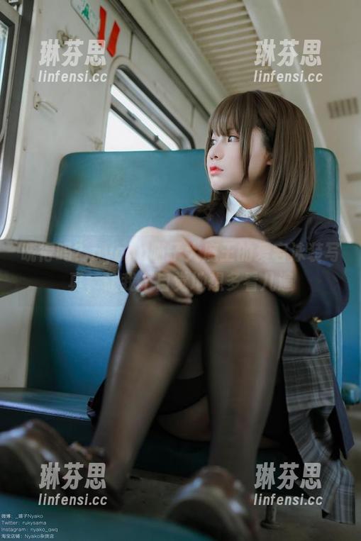 晓得吗？nyako喵子大魔王的爱宕泳装写真，让我不自觉地想多看几遍