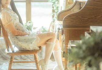 rua阮阮的修女cos，哦，看这美图，似乎在与天使对话。
