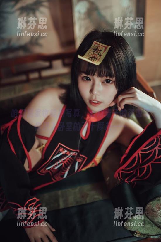 咱们居家也能拍写真，七月喵子的资源带你进入卧室的五十度灰……