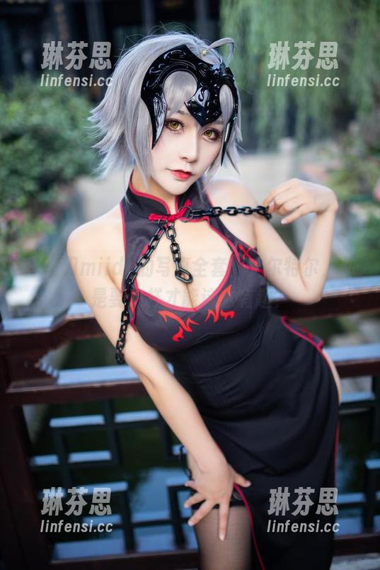 三刀刀miido的写真全套：史尔特尔，你是要怎样才能这么有趣？