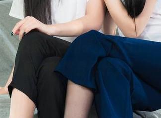 丽柜 – 心心穿的白裙子，成为了无形的主题—我该看作什么？