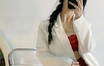 微密圈 – 俏妞qiaoniuTT在套装中变身，壁纸也许会尴尬自己不够美！