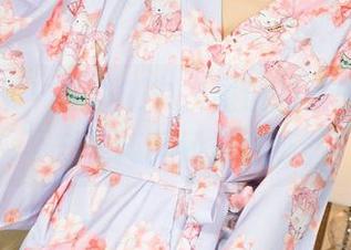 克拉女神 – 在浴缸中，僮僮的姿态，让人不知是陶醉还是流连。