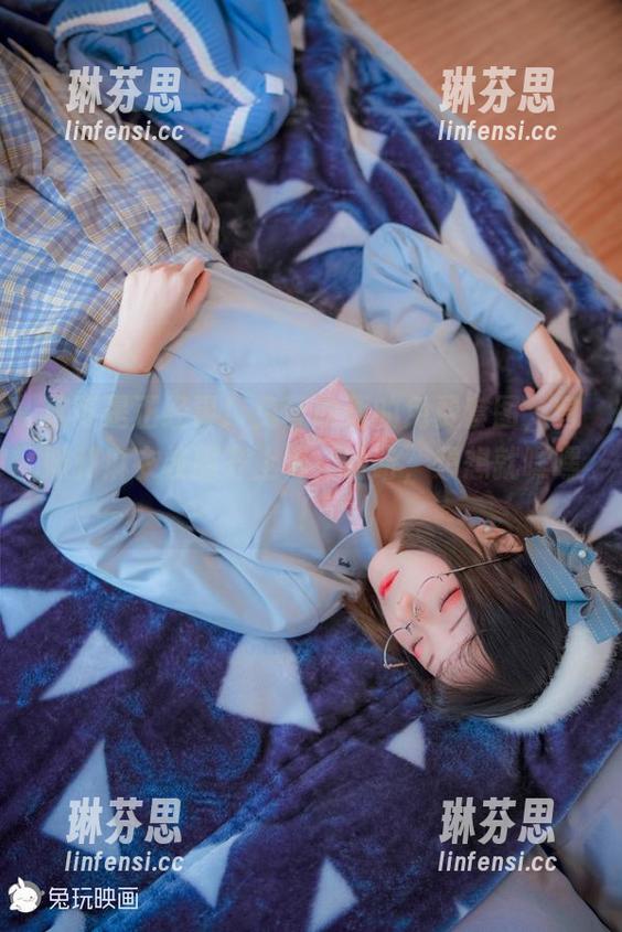 这可是正经事！兔玩映画的免费套图，穹妹和麻衣校服齐上阵，哈哈，想想就嘿嘿！