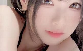 微密圈 – 妹妹在十万口草莓粥粥图集中的气场，恍惚像是开了个小派对？