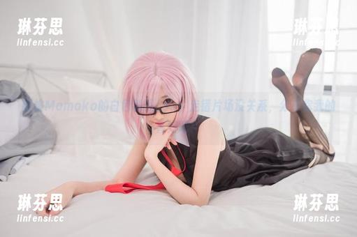南桃Momoko的白色制服cos，走错片场没关系，分享你我的喜好吧！