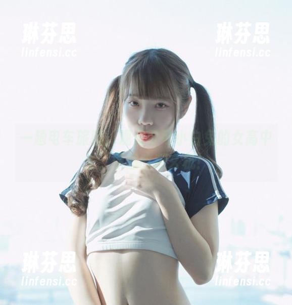 可可小白兔 一趟电车旅程,观看可可小白兔的女高中生,原图暗藏玄机!