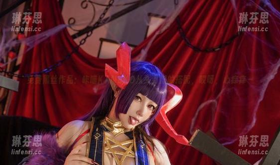 免费黑丝作品：咔喵KANEKO从头到脚的搭配，哎呀，心痒痒～