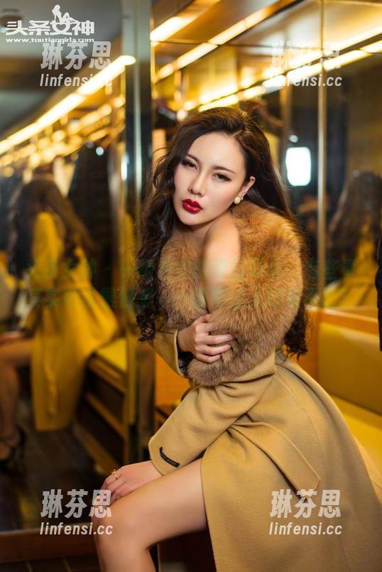 头条女神 - 一组乔安的夏日写真：有些事其实可以慢慢想——原图让人好奇不已！