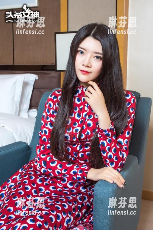 头条女神-余心曼 头条女神 - 赤足与无圣光,余心曼的每张图片都像是在无声诉说。