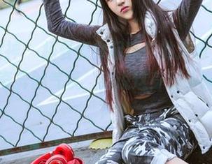 头条女神 – 杨曼妮拿起秘书的角色，套图里有种奇异的气氛，话说这身行头哪里买的？