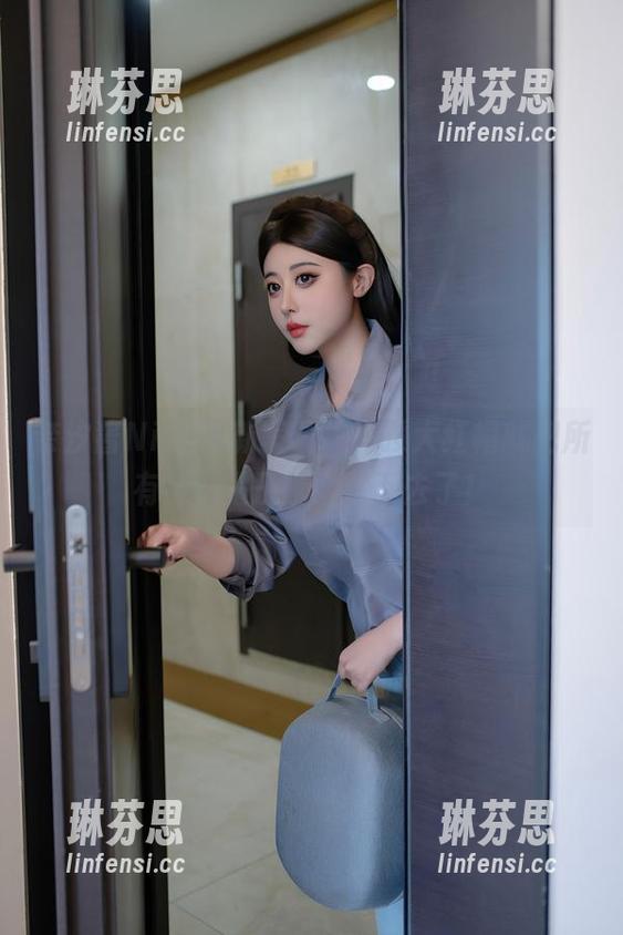 奈汐酱Nice最新写真，一顶大红帽就把所有其他帽子都给比下去了！