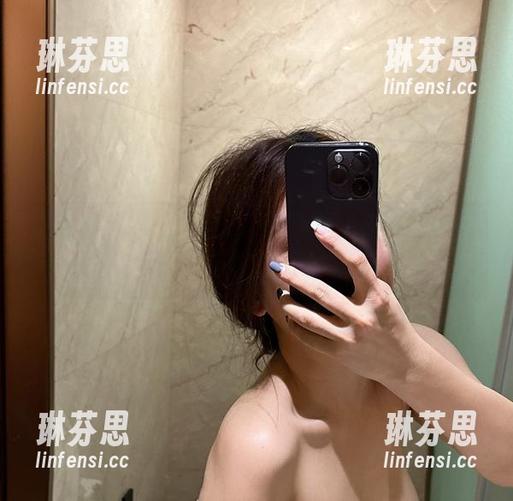 微密圈 - 奶雯的原图在红色诱惑中游刃有余，作品太撩人！