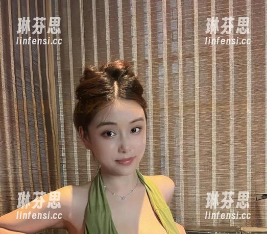 微密圈 - 不止泳装：奶雯全集里的时光隧道与水的交汇