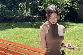 微密圈 – 老司机的油亮丝足2.0在妮是老虎的高清图片中，难免让人有些心猿意马。