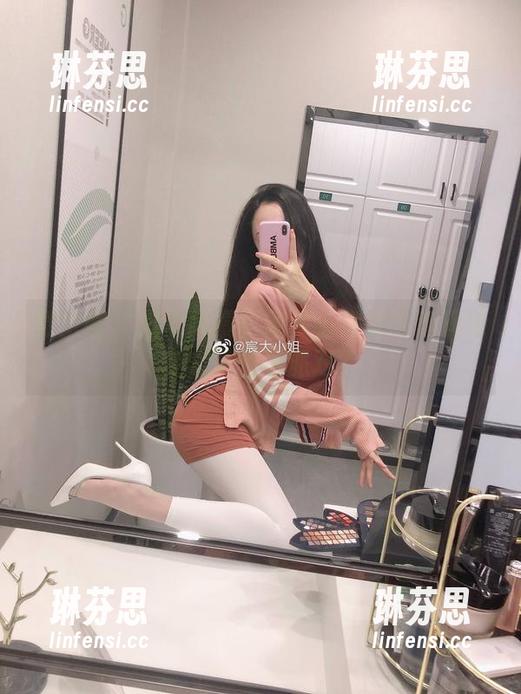 微密圈 - 奶牛风暴！宸大小姐把写真现场变成了牧场派对？