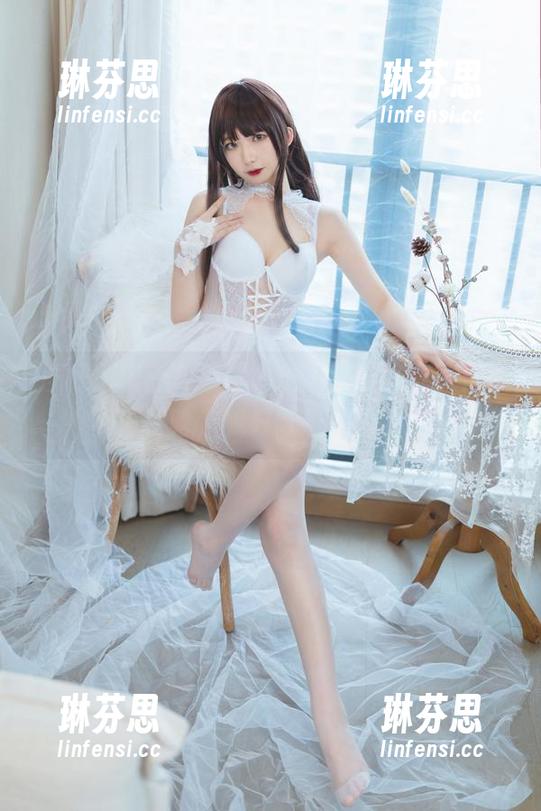 图集解锁：封疆疆v的厨娘变身，别问我她做了啥，我只盯着她的围裙...