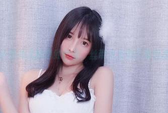 小小奶瓶儿的精致作品，丝带女友的日常萌态。