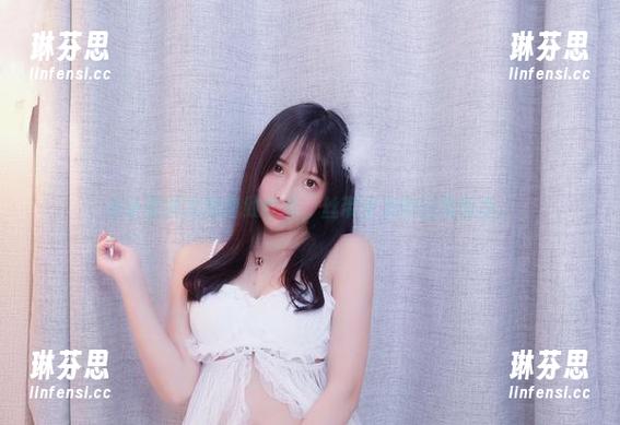 小小奶瓶儿的精致作品，丝带女友的日常萌态。