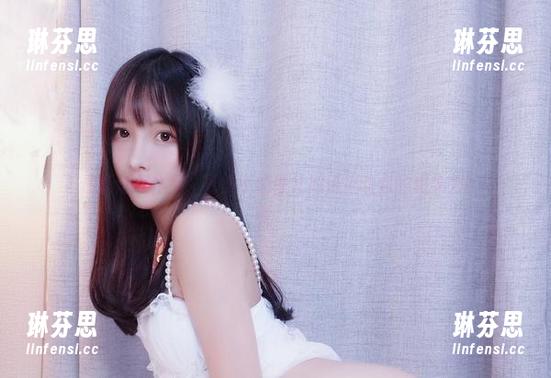 最新透明作品，看小小奶瓶儿如何撩动你的想象力!