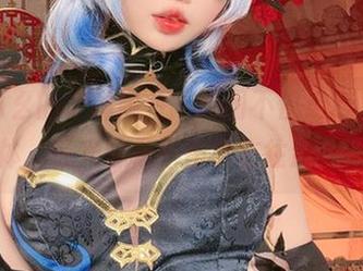小瑶幺幺的“琳妮特”套图不仅走心，还走肢体，目光总是不由自主往那儿飘。