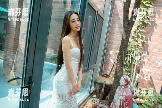 尤果网 - 齐贝贝：灰丝写真里隐藏的高清色彩，问你能藏多久？