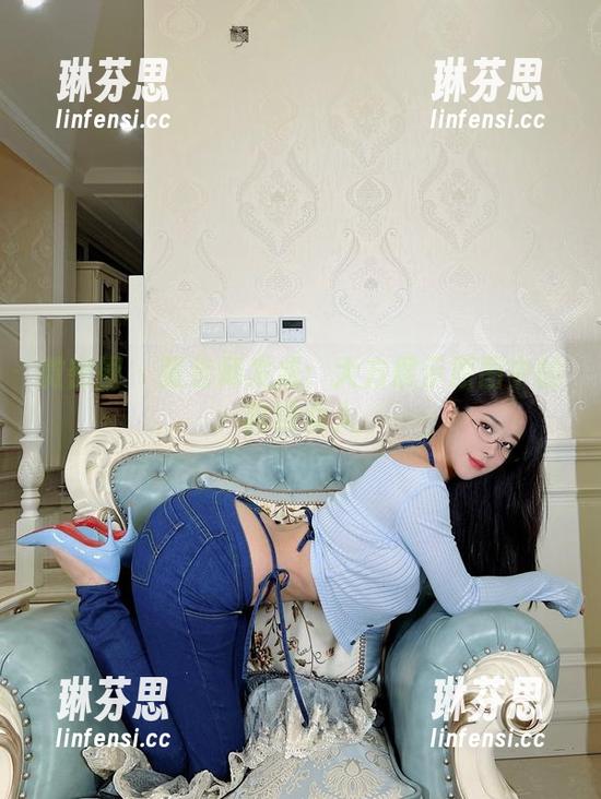 微密圈 - 张老师发威：大方展示原图中的豹纹女人