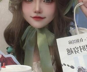 探索戚顾儿的镂空图包，偶尔停下来思考，身体和心灵的连接…