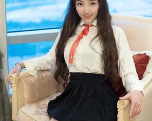 推女郎 – 王李丹尼在浴室的奇妙时间，“让我们一起分享这本写真集吧”