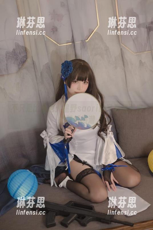 不只是比基尼：星野saori的写真照引发的壁纸热潮